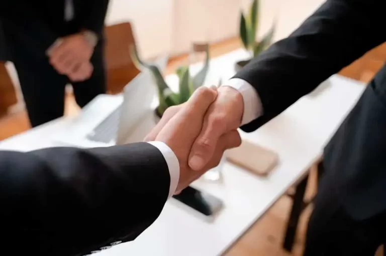 GUSTAVO D CHAVEZ Y ASOC